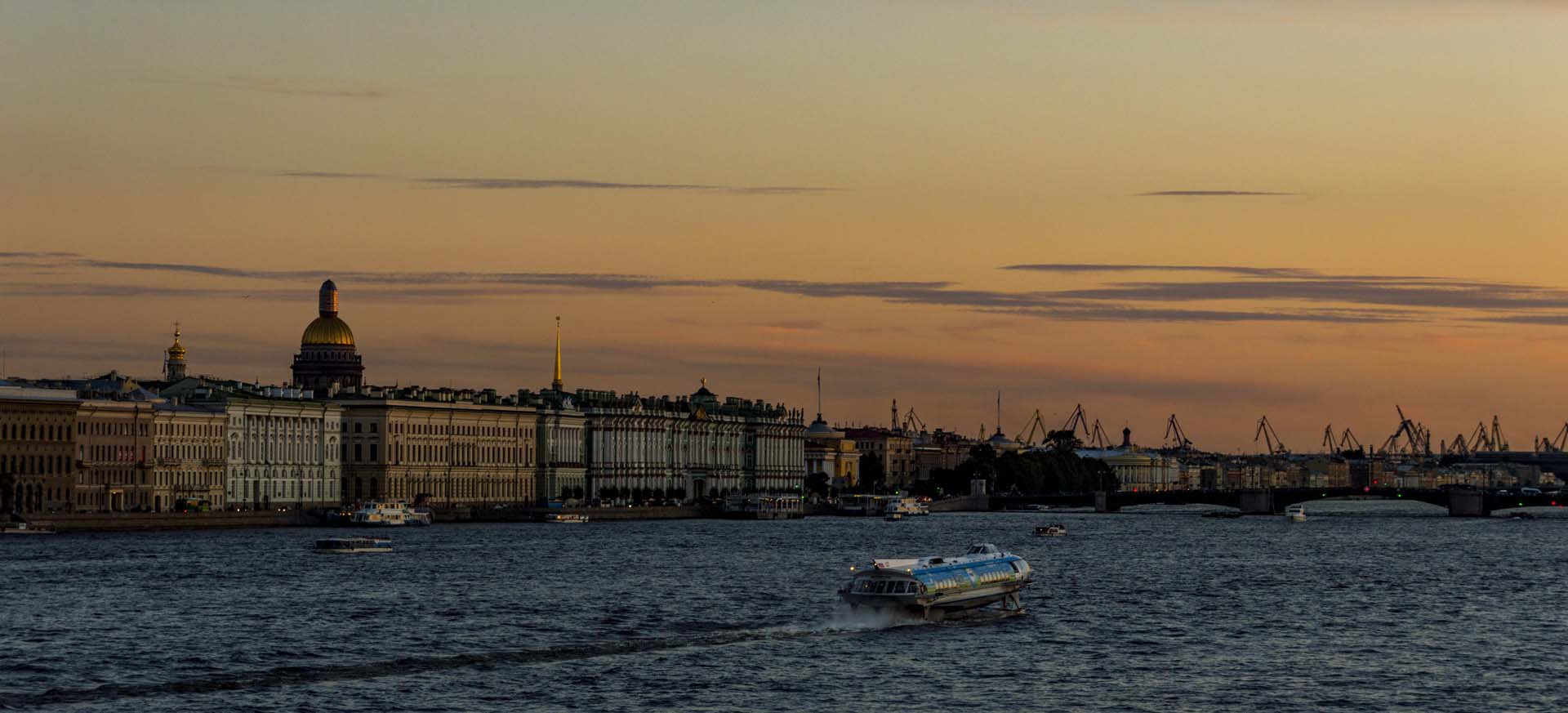 Top things to see in Saint Petersburg, Russia with a free printable plan.