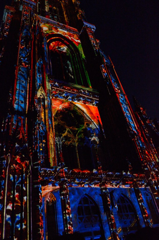 Jeden dzień w Strasburgu: Pokaz świateł na katedrze Notre Dame