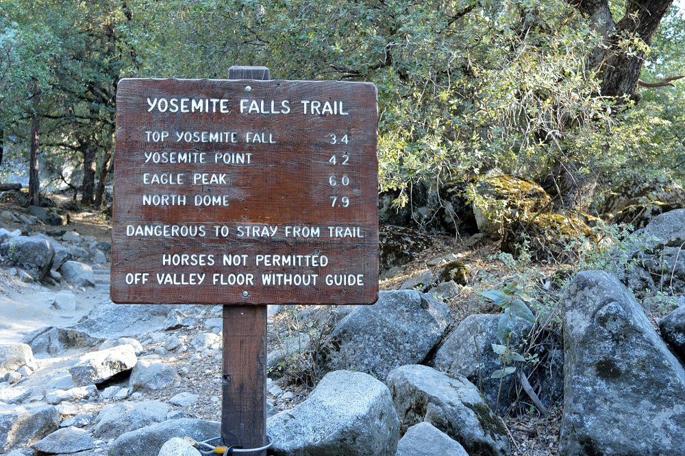 Początek szlaku Yosemite Falls