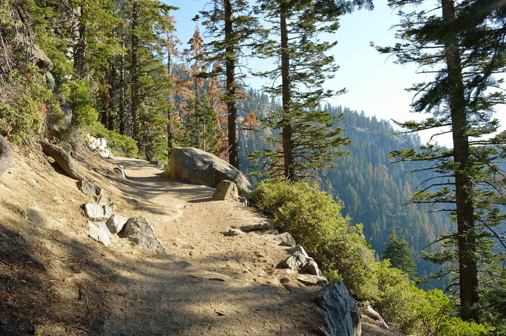 Four Mile Trail z doliny Yosemite na Glacier Point