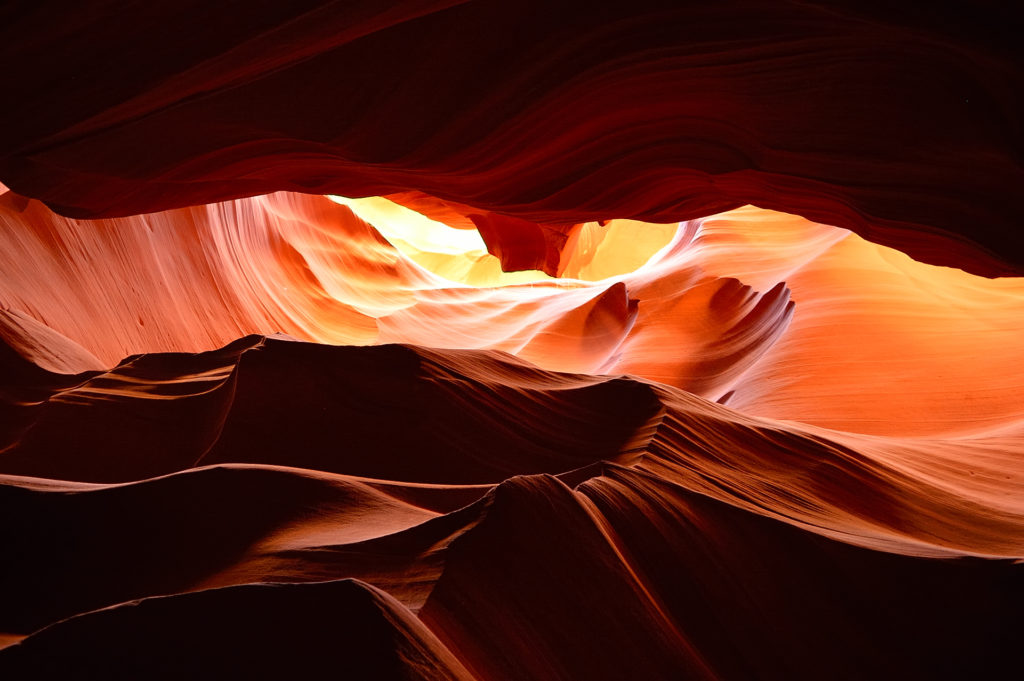 upper or lower antelope canyon