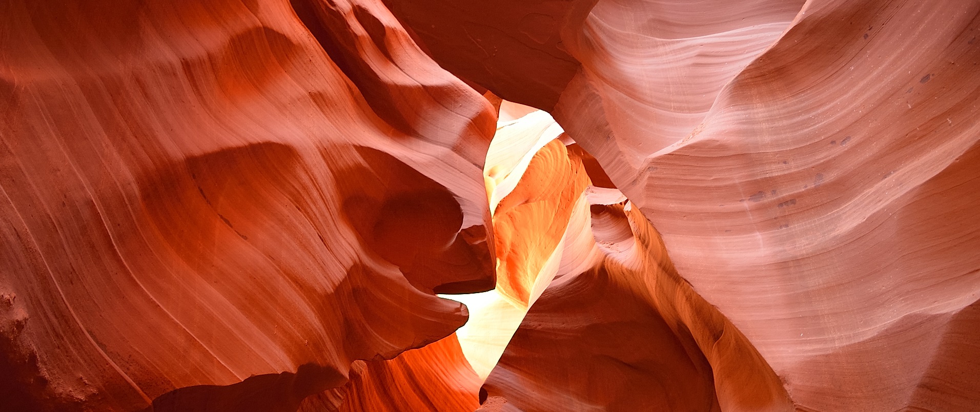 Upper or Lower Antelope Canyon? Hard decision of the traveler and how to make it. cover 1