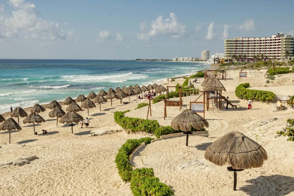 Meksyk - wakacje na własną rękę. Jak zorganizować wyjazd i o czym pamiętać? cancun playa delfines