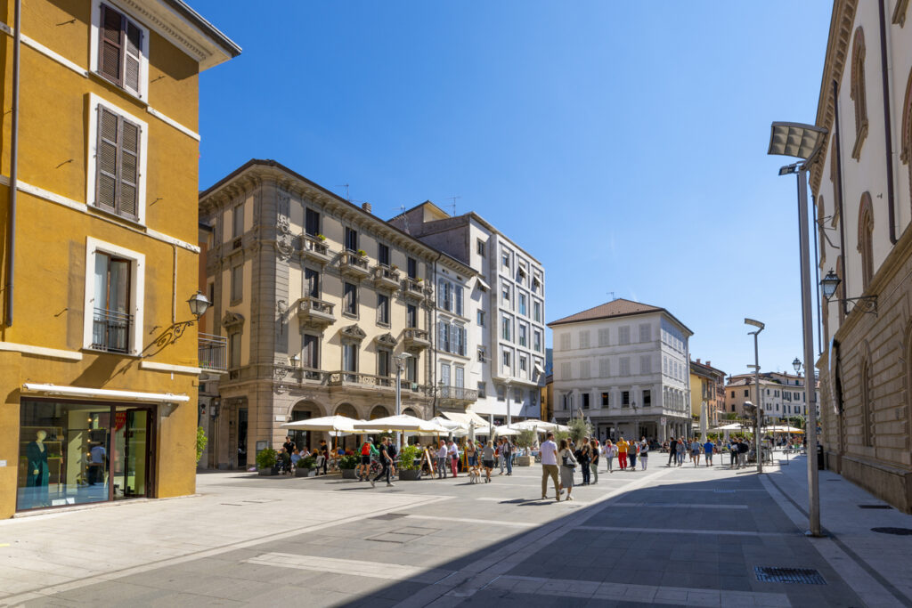 Wycieczka górska nad włoskim jeziorem Como. Z Lecco na Monte Barro w 2024. lecco wlochy