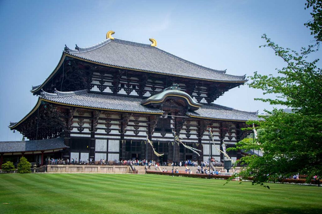 Japonia. 15 atrakcji, które warto zobaczyć w kraju kwitnącej wiśni. Wielki Budda w swiatyni Todai ji w Nara 2