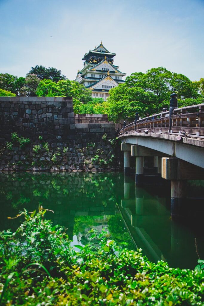 Japonia. 15 atrakcji, które warto zobaczyć w kraju kwitnącej wiśni. atrakcje japonii zamek w Osace 1