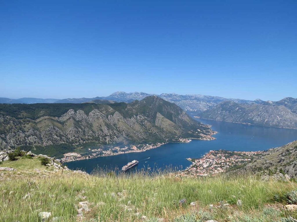 10 idealnych miejsc na wakacje last minute poza sezonem w Europie czarnogora