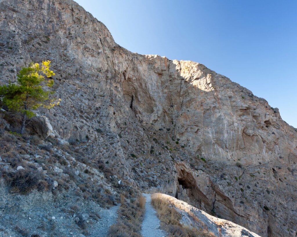 Santorini - wakacje. Co zobaczyć na wyspie bieli i błękitu? 8 Santorini - wakacje. Co zobaczyć na wyspie bieli i błękitu? grecja santorini wakacje 9