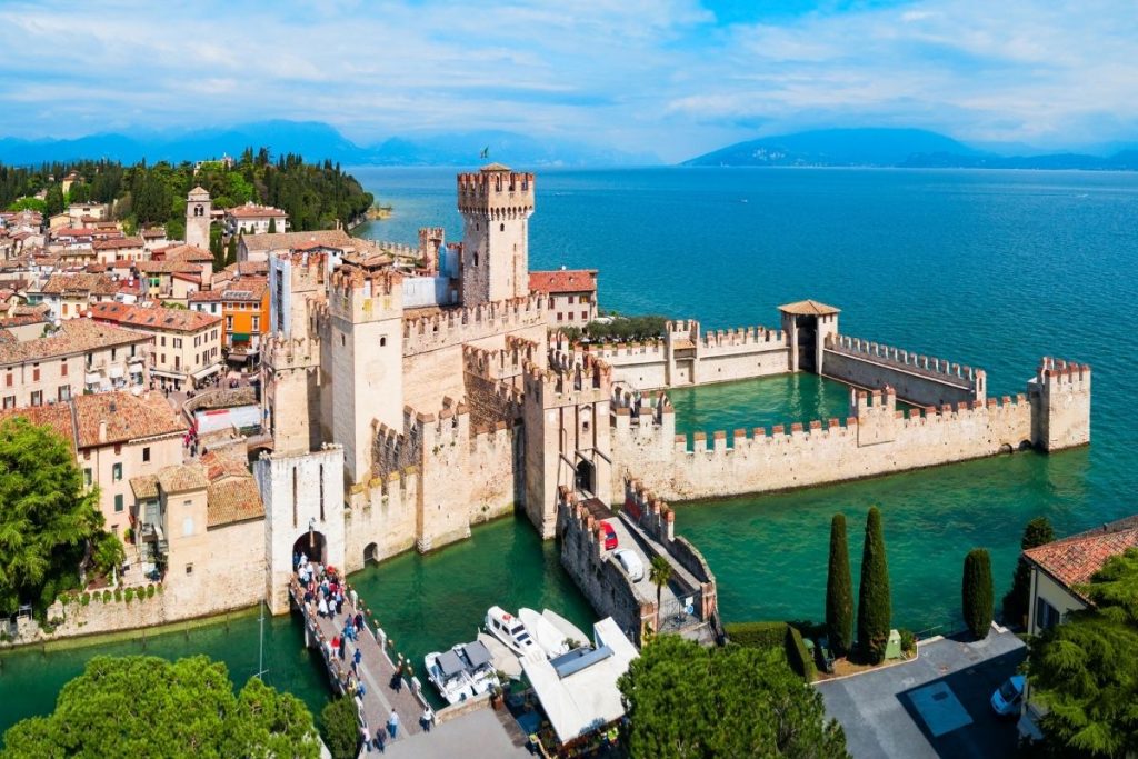 Gdzie do Włoch na wakacje? 15 najlepszych regionów sirmione