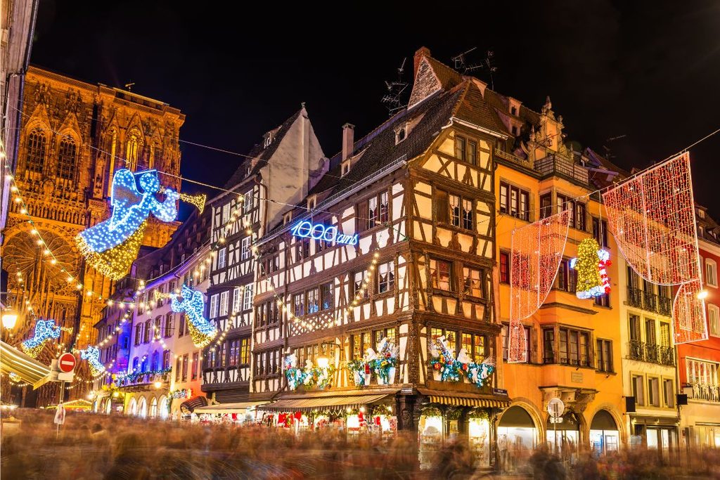 Najpiękniejsze jarmarki Bożonarodzeniowe w Europie. Gdzie warto pojechać? jarmarki bozonarodzeniowe w europie francja strasbourg 3