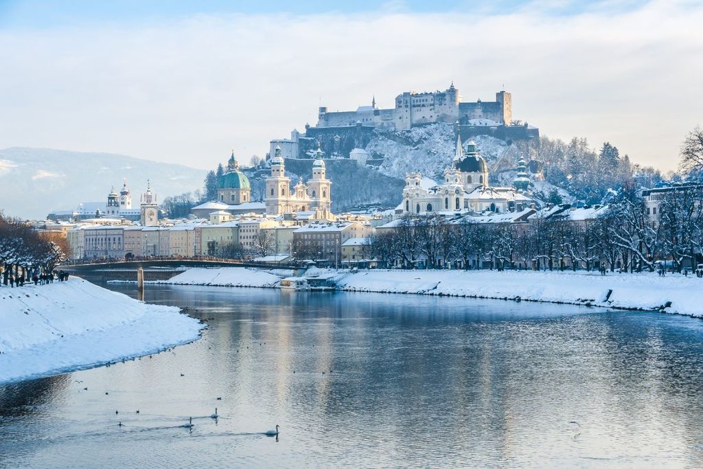 Najpiękniejsze jarmarki Bożonarodzeniowe w Europie. Gdzie warto pojechać? jarmarki swiateczne w europie salzburg 2