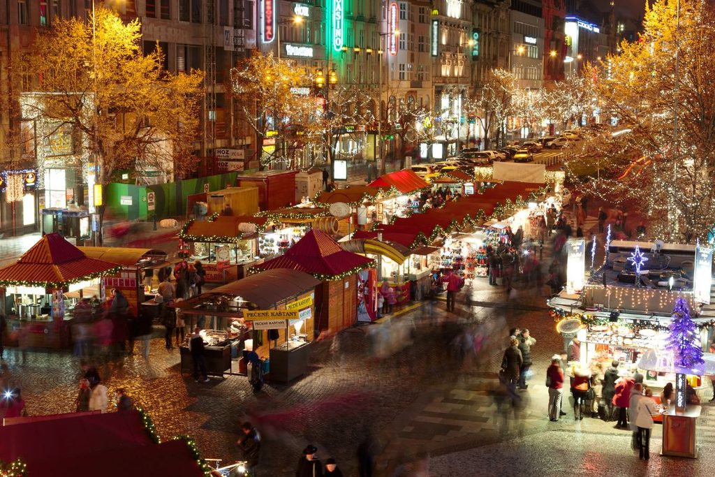 Najpiękniejsze jarmarki Bożonarodzeniowe w Europie. Gdzie warto pojechać? praga jarmark bozonarodzeniowy 2