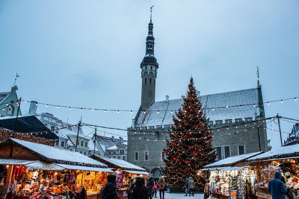 Najpiękniejsze jarmarki Bożonarodzeniowe w Europie. Gdzie warto pojechać? tallinn najpiekniejsze jarmarki bozonarodzeniowe europa 1